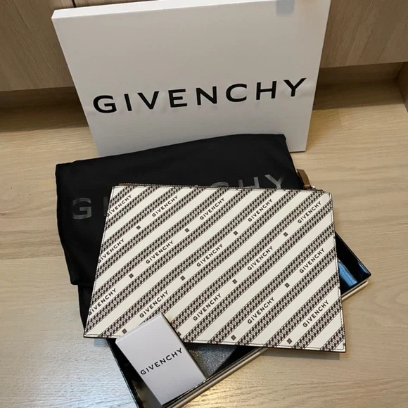 Authentic Givenchy pouch - Picture 2 of 2